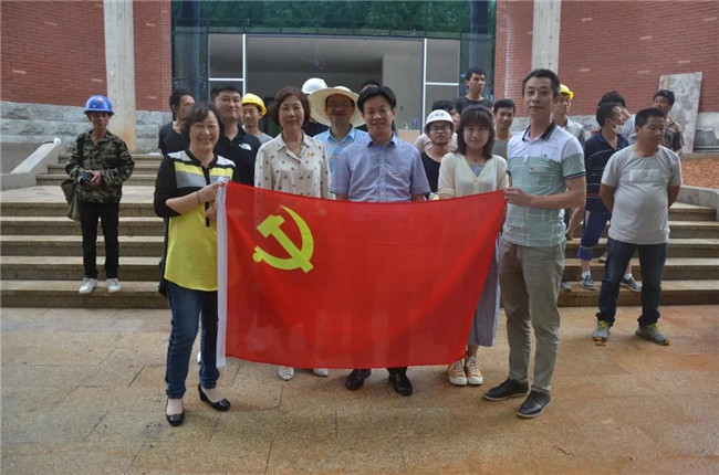 炎炎夏日送清涼，點(diǎn)滴關(guān)懷暖人心——城投集團(tuán)各黨支部開(kāi)展“送清涼”慰問(wèn)一線(xiàn)員工活動(dòng)